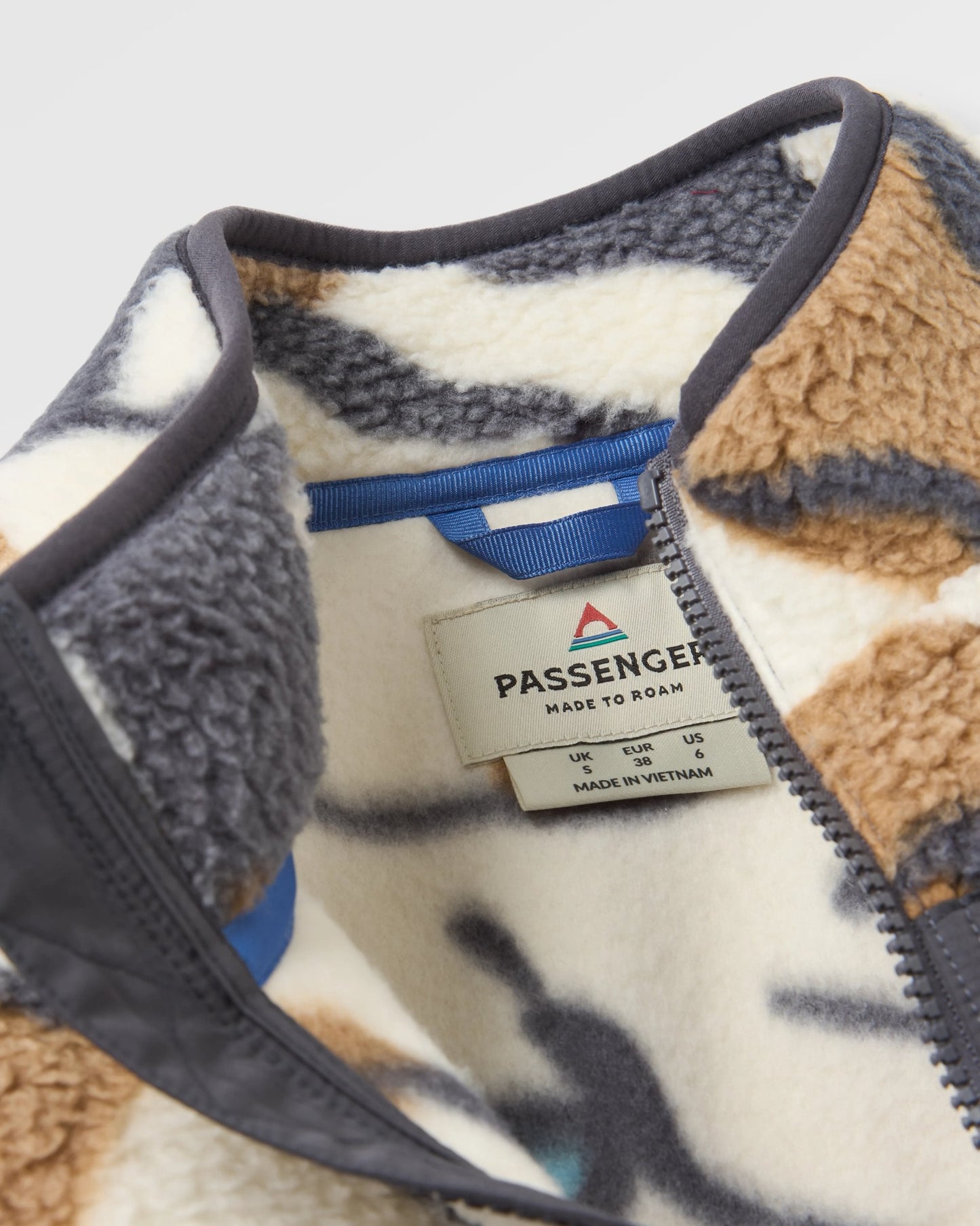 Fairbanks Recycled Sherpa Gilet - Abstract Trails Off White